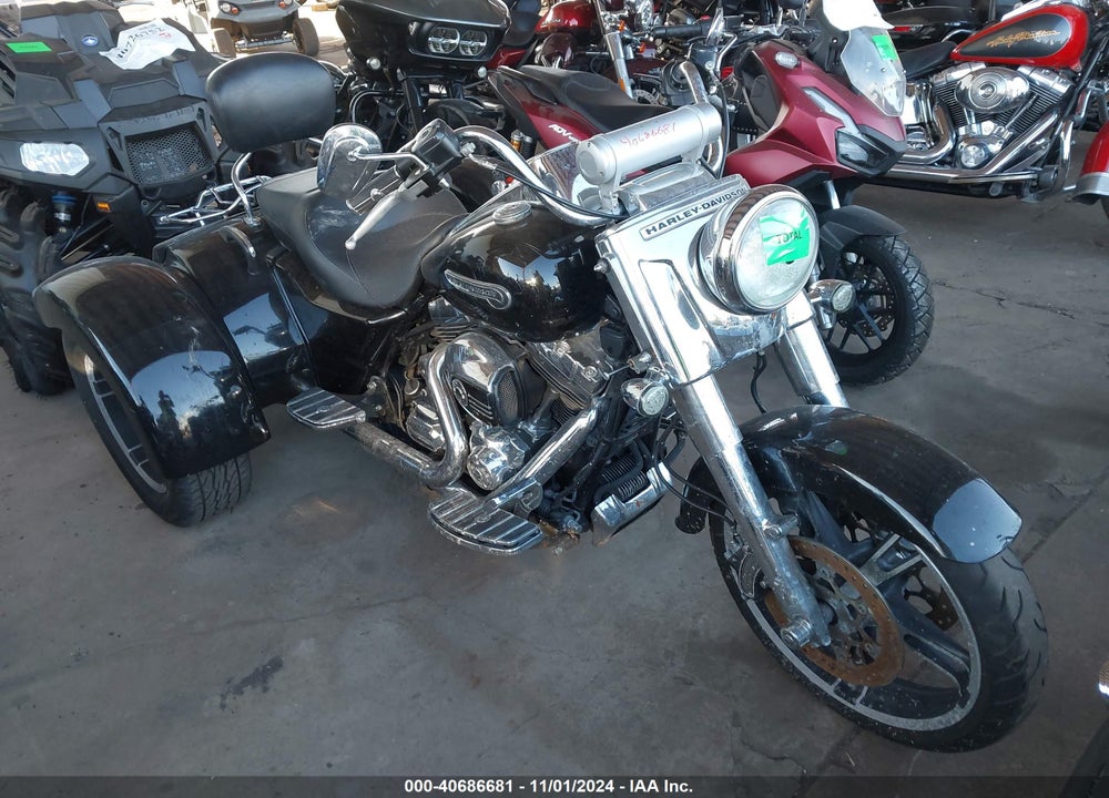 2015 HARLEY-DAVIDSON FLRT FREE WHEELER VIN: 1HD1MCM16FB862616