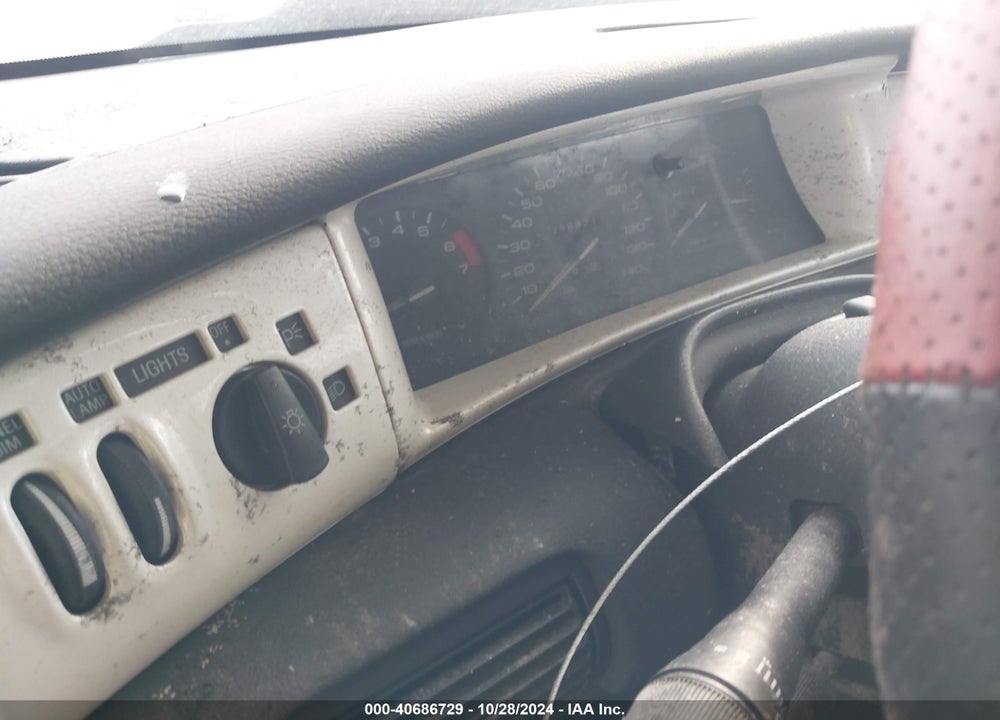 1993 LINCOLN MARK VIII VIN: 1LNLM91V5PY747908