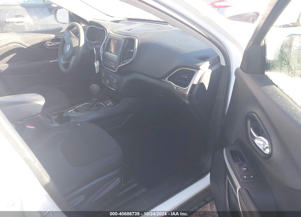 2019 JEEP CHEROKEE LATITUDE FWD VIN: 1C4PJLCB1KD365955