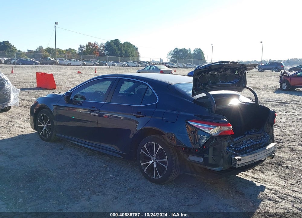 2018 TOYOTA CAMRY SE VIN: 4T1B11HK5JU669601