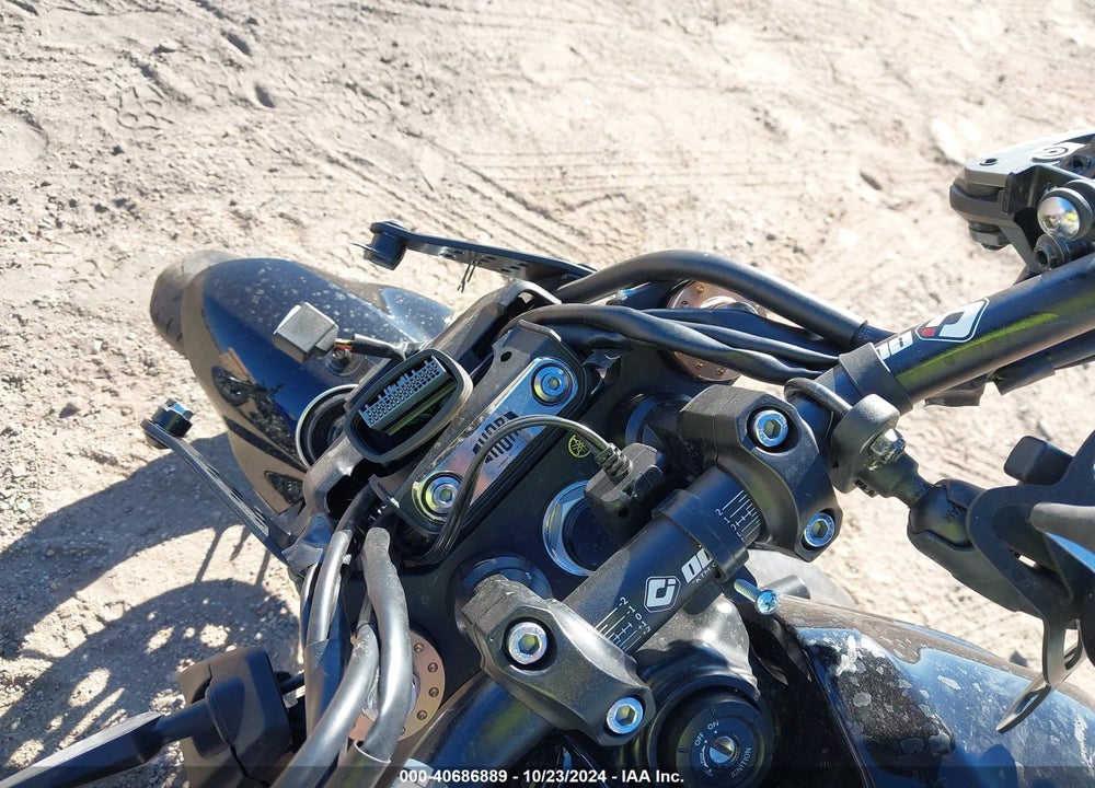2022 YAMAHA MTM890 VIN: JYARN80E7NA000397