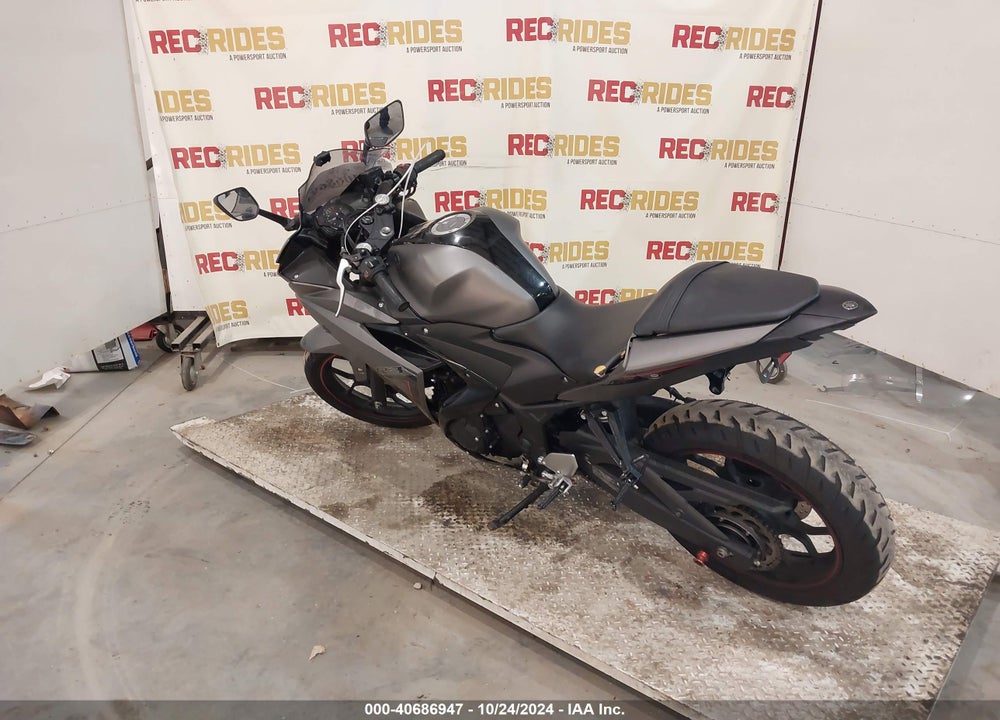 2016 YAMAHA YZFR3 VIN: MH3RH06Y6GK010755