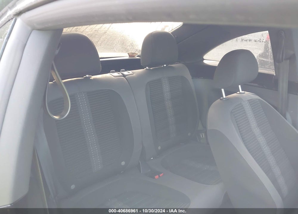 2012 VOLKSWAGEN BEETLE 2.0T TURBO VIN: 3VWVA7AT6CM642564