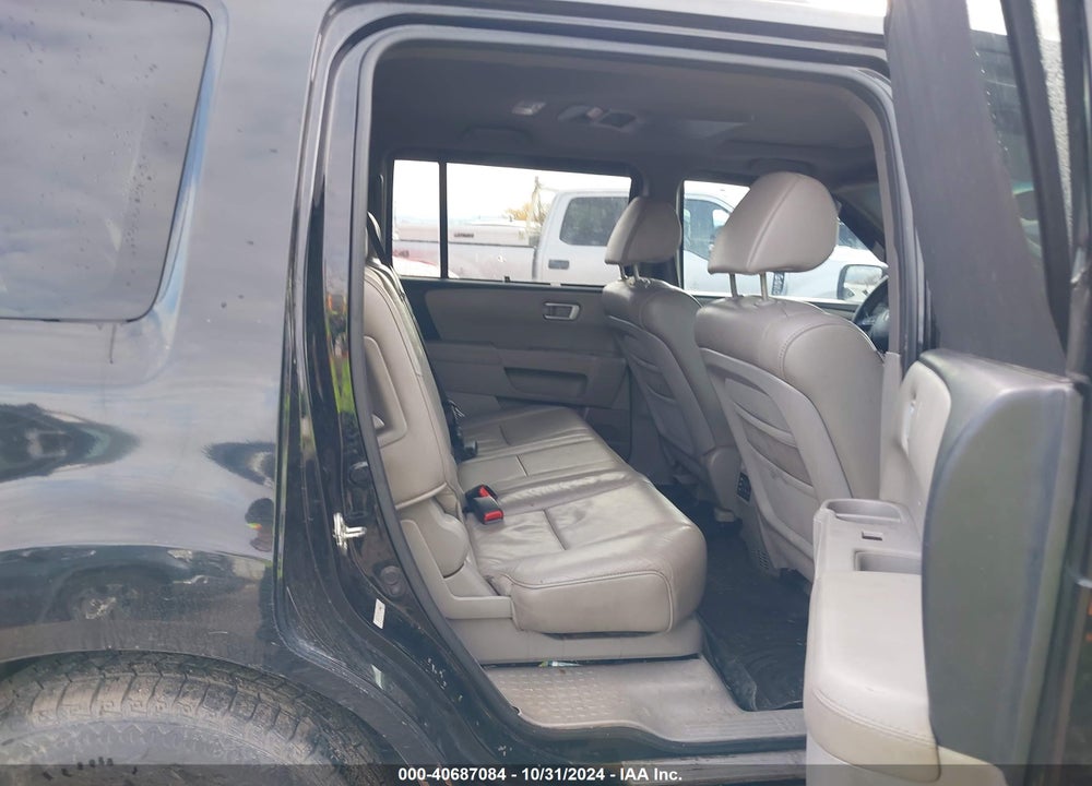 2011 HONDA PILOT TOURING VIN: 5FNYF4H95BB053857