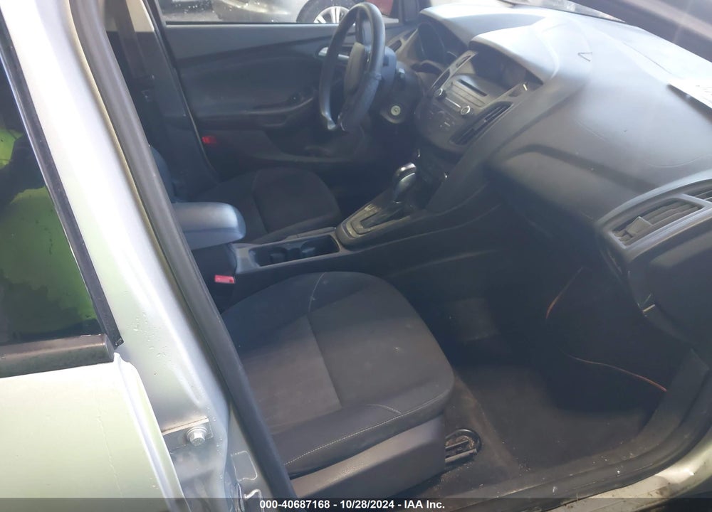 2015 FORD FOCUS SE VIN: 1FADP3K23FL295041