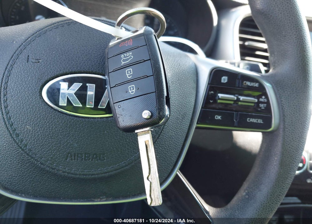2019 KIA SORENTO 3.3L LX VIN: 5XYPG4A54KG471965