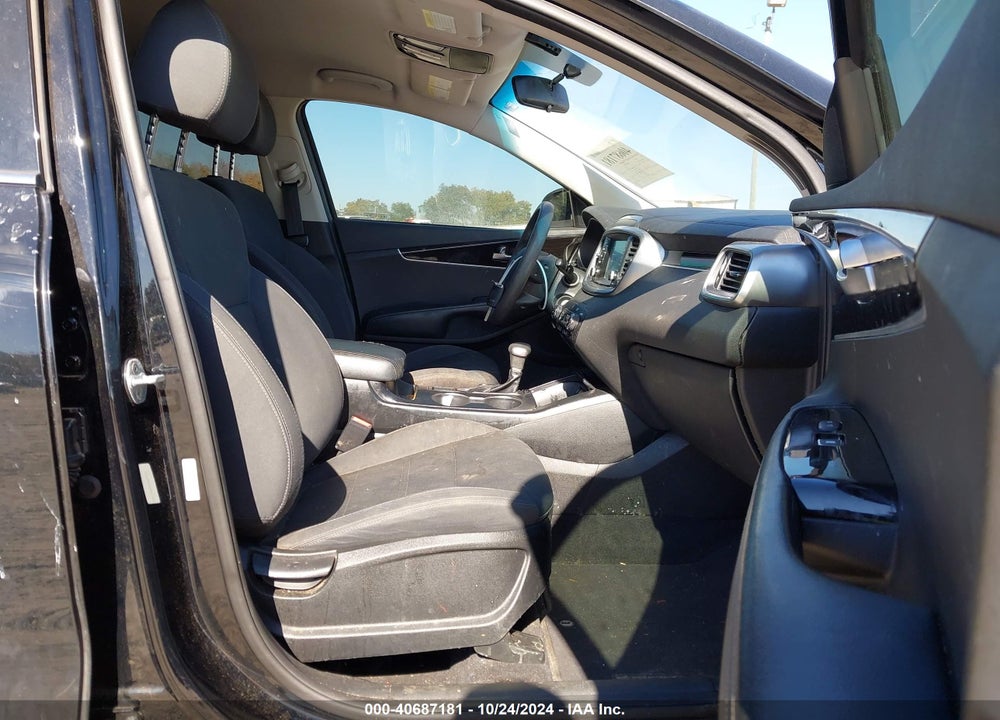 2019 KIA SORENTO 3.3L LX VIN: 5XYPG4A54KG471965