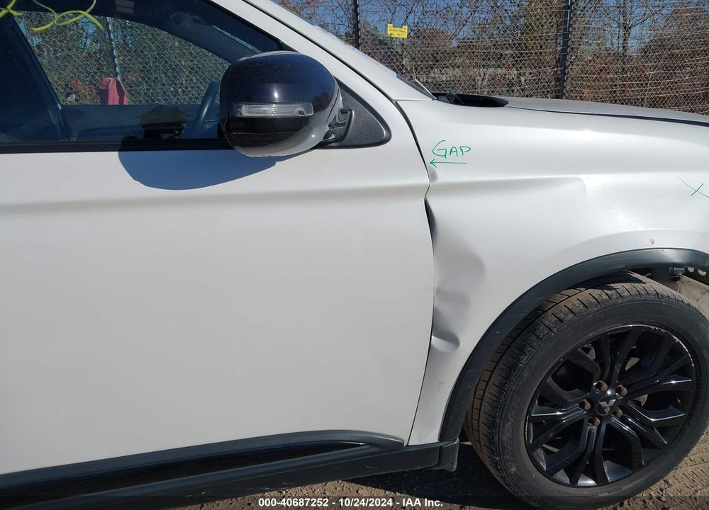 2018 MITSUBISHI OUTLANDER LE VIN: JA4AZ3A37JZ051989