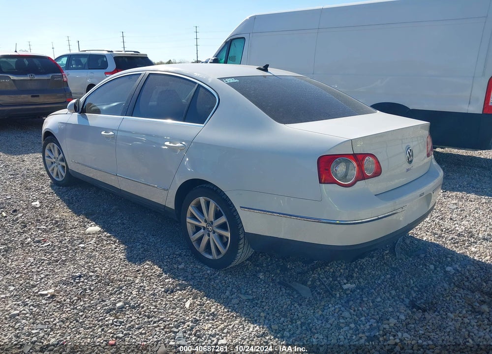 2010 VOLKSWAGEN PASSAT KOMFORT VIN: WVWJK7AN7AE057348