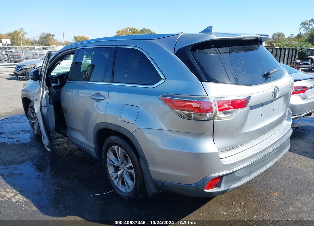 2015 TOYOTA HIGHLANDER XLE V6 VIN: 5TDJKRFH9FS201143