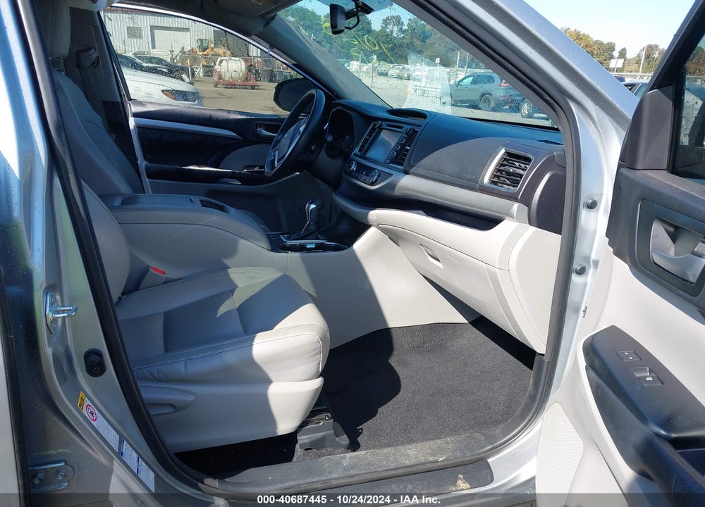 2015 TOYOTA HIGHLANDER XLE V6 VIN: 5TDJKRFH9FS201143