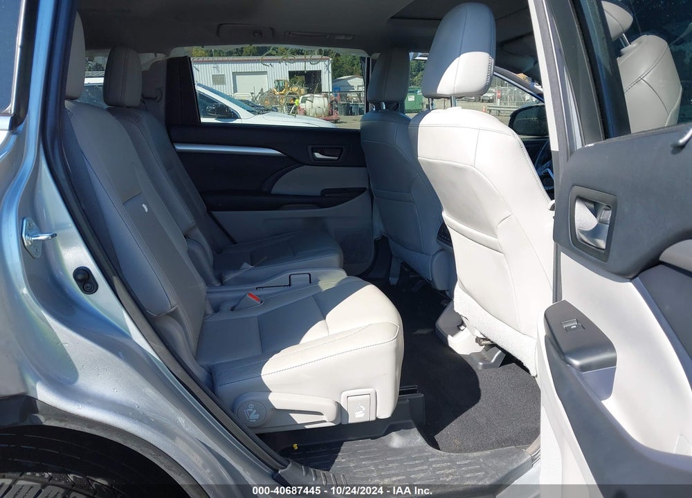 2015 TOYOTA HIGHLANDER XLE V6 VIN: 5TDJKRFH9FS201143