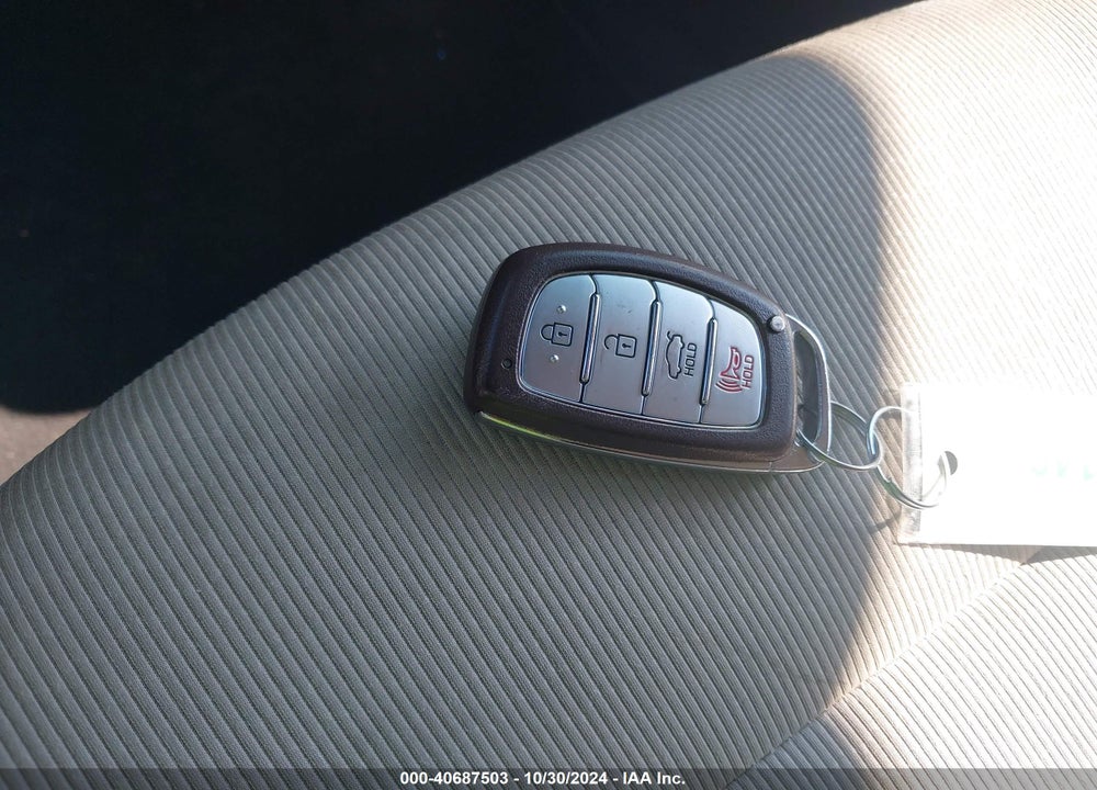 2017 HYUNDAI ELANTRA VIN: KMHD84LFXHU410967