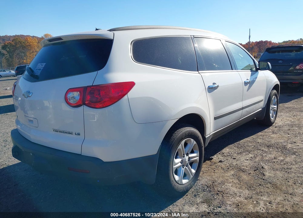 2011 CHEVROLET TRAVERSE LS VIN: 1GNKVFED0BJ205816