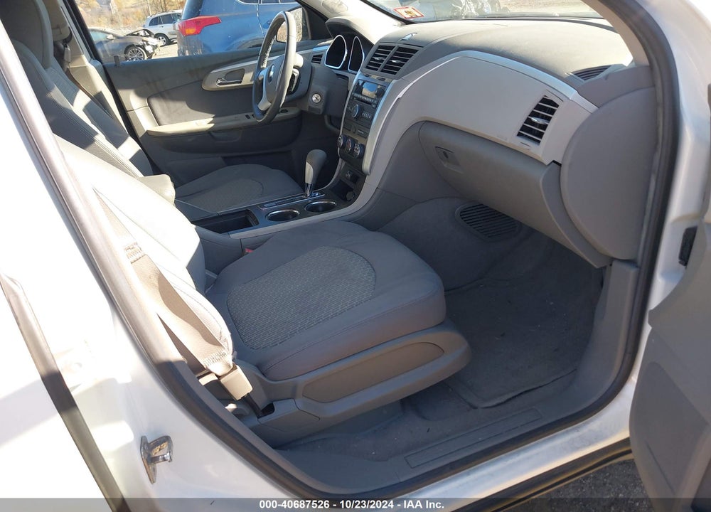 2011 CHEVROLET TRAVERSE LS VIN: 1GNKVFED0BJ205816