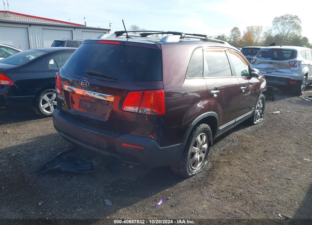 2013 KIA SORENTO LX VIN: 5XYKTCA60DG333111