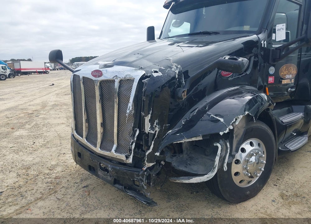 2015 PETERBILT 579 VIN: 1XPBD49X3FD270179