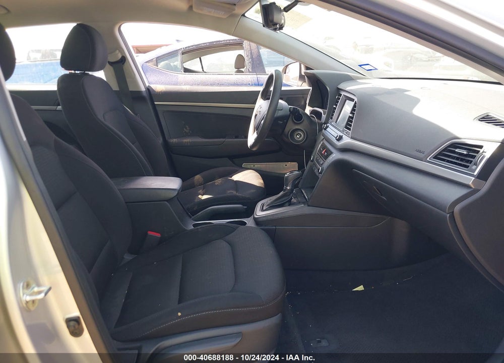 2018 HYUNDAI ELANTRA SE VIN: 5NPD74LF9JH399693