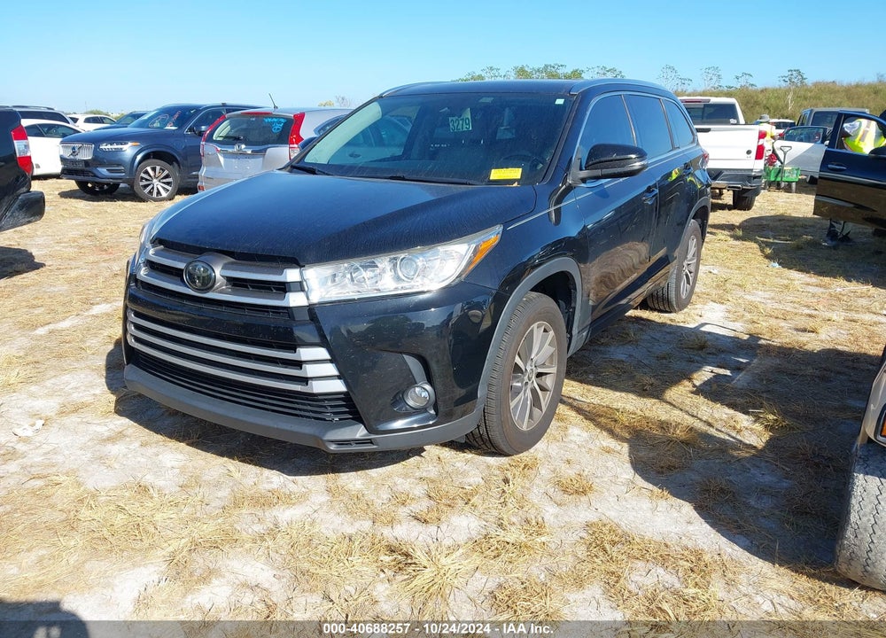 2018 TOYOTA HIGHLANDER XLE VIN: 5TDKZRFH1JS541721