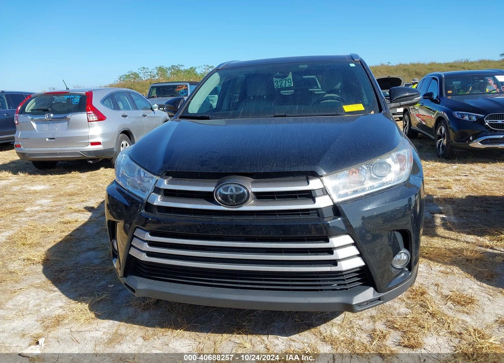 2018 TOYOTA HIGHLANDER XLE VIN: 5TDKZRFH1JS541721