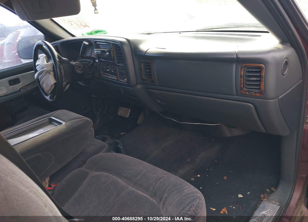 2001 CHEVROLET SILVERADO 1500 LS VIN: 2GCEC19TX11227847