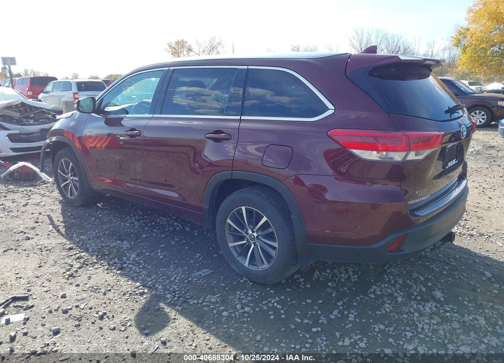 2018 TOYOTA HIGHLANDER XLE VIN: 5TDJZRFH5JS844920