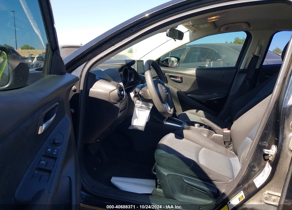 2016 SCION IA VIN: 3MYDLBZV0GY123186