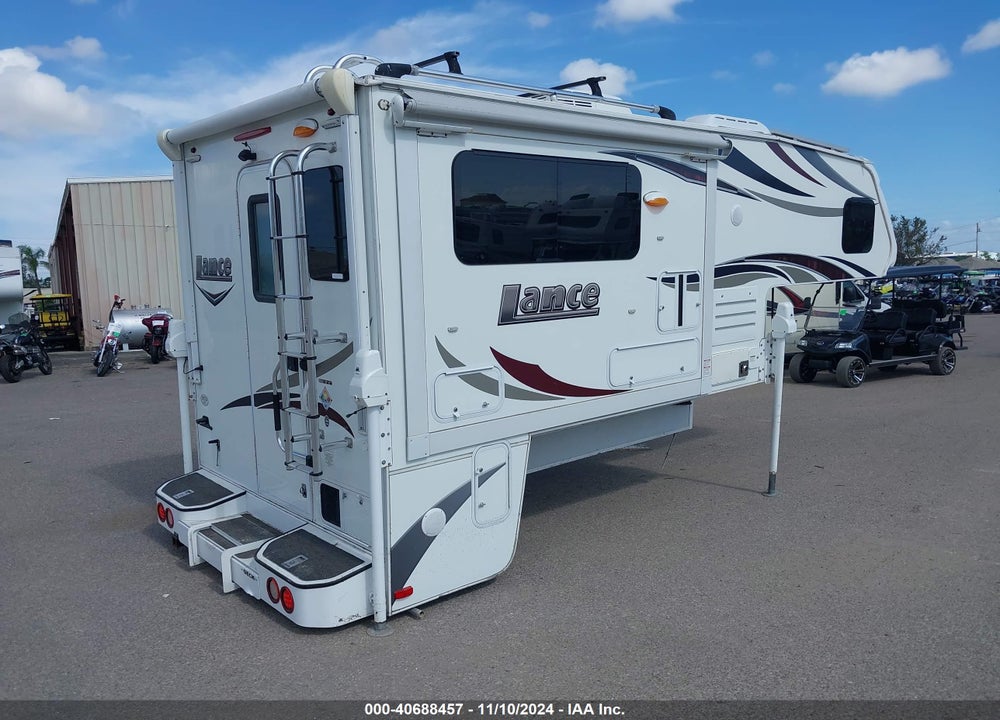 2017 LANCE 1181 TRUCK CAMPER VIN: 173145