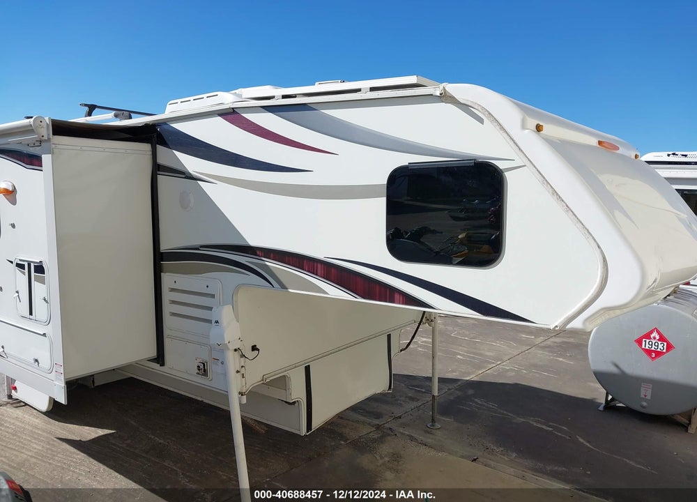 2017 LANCE 1181 TRUCK CAMPER VIN: 173145