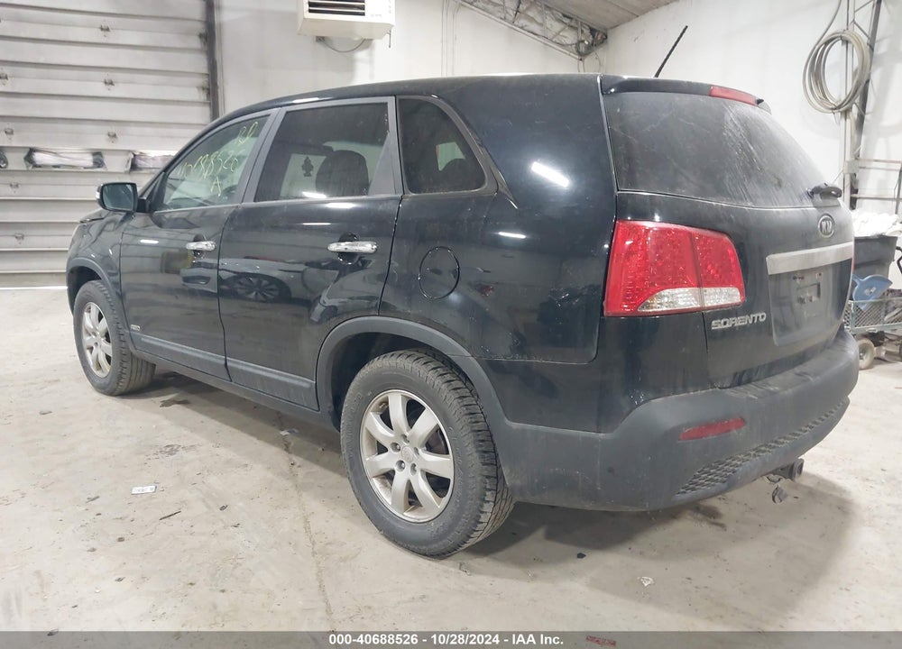 2011 KIA SORENTO LX VIN: 5XYKTCA18BG117508