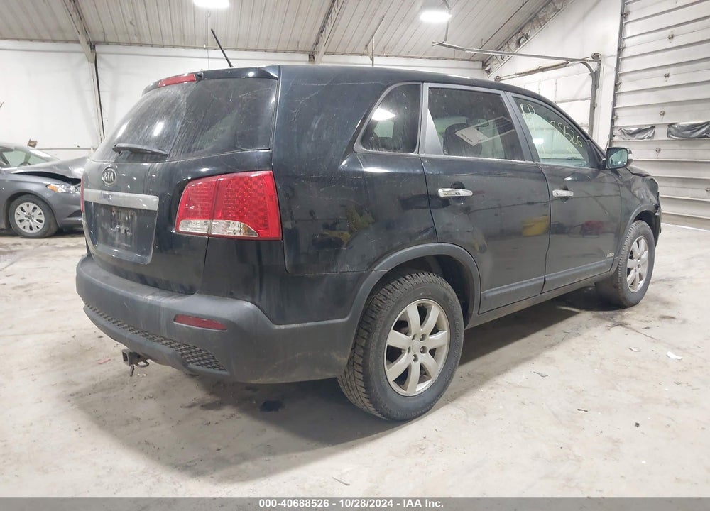 2011 KIA SORENTO LX VIN: 5XYKTCA18BG117508