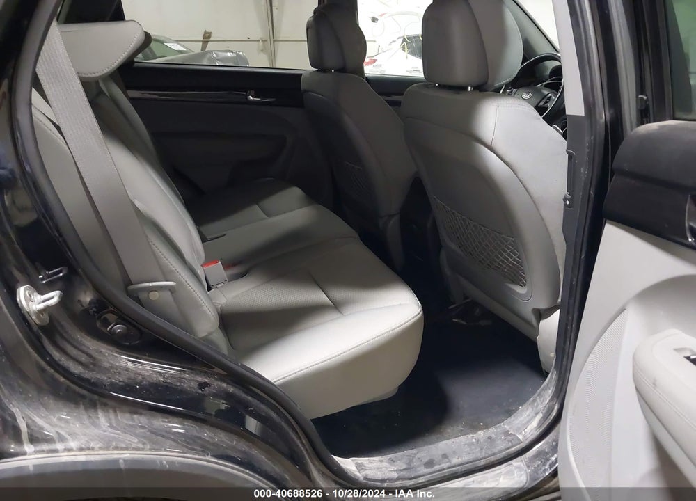 2011 KIA SORENTO LX VIN: 5XYKTCA18BG117508