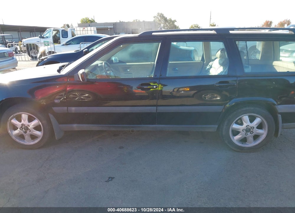 2000 VOLVO V70 XC/XC SE VIN: YV1LZ56D5Y2712802