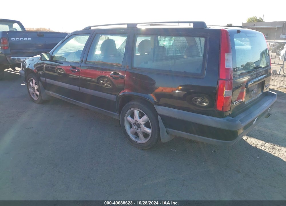 2000 VOLVO V70 XC/XC SE VIN: YV1LZ56D5Y2712802