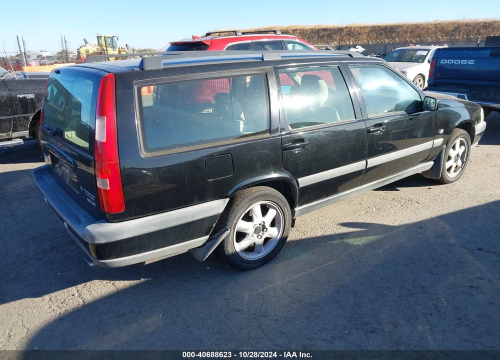 2000 VOLVO V70 XC/XC SE VIN: YV1LZ56D5Y2712802