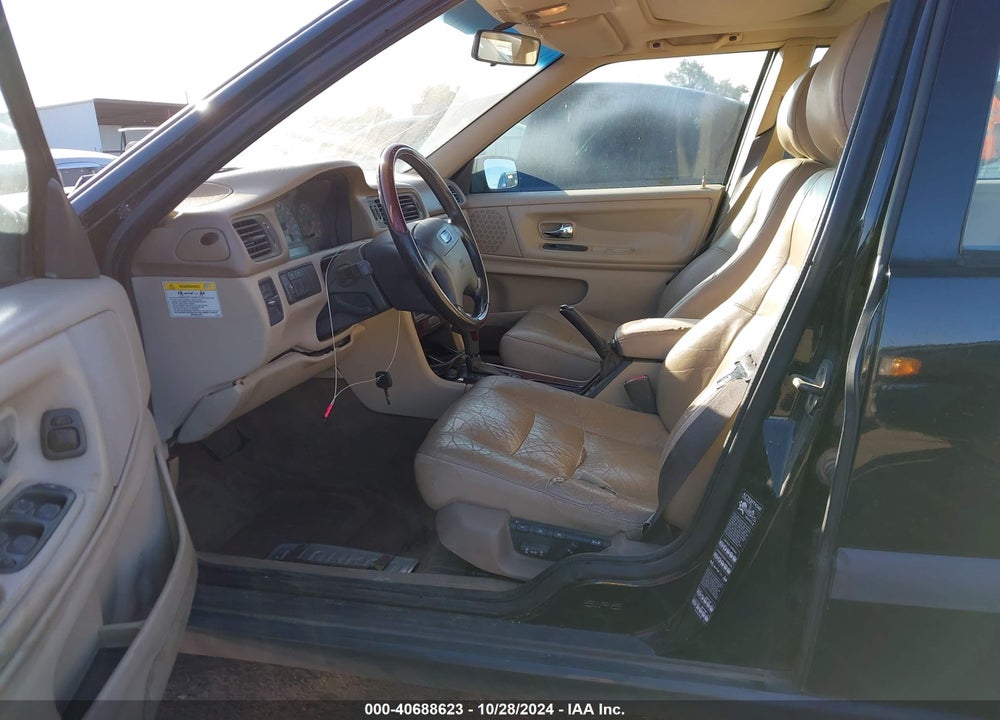 2000 VOLVO V70 XC/XC SE VIN: YV1LZ56D5Y2712802