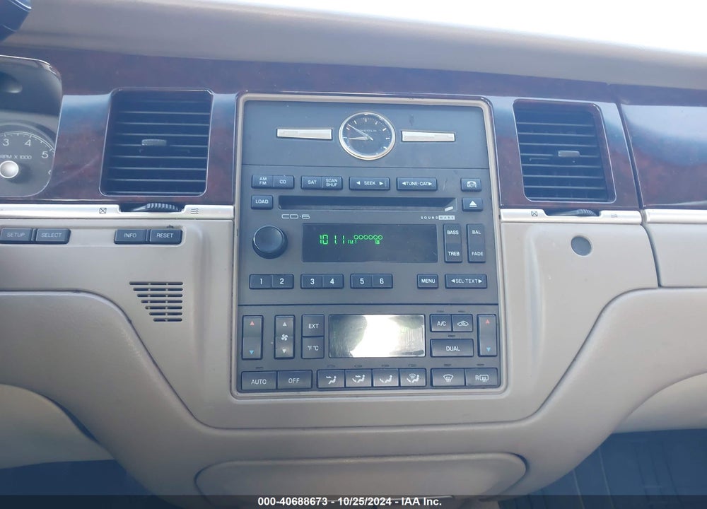 2008 LINCOLN TOWN CAR SIGNATURE LIMITED VIN: 2LNHM82V18X652066