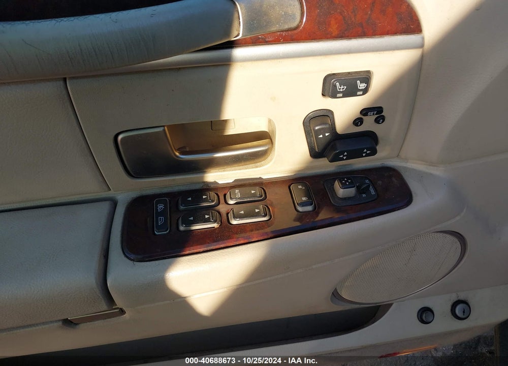 2008 LINCOLN TOWN CAR SIGNATURE LIMITED VIN: 2LNHM82V18X652066