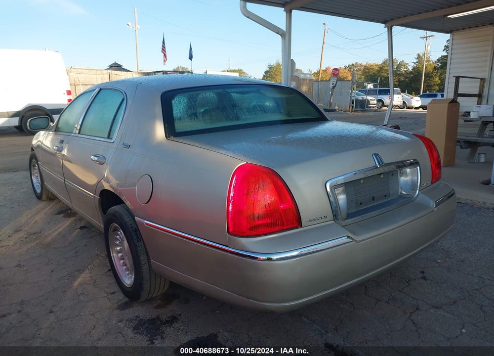 2008 LINCOLN TOWN CAR SIGNATURE LIMITED VIN: 2LNHM82V18X652066