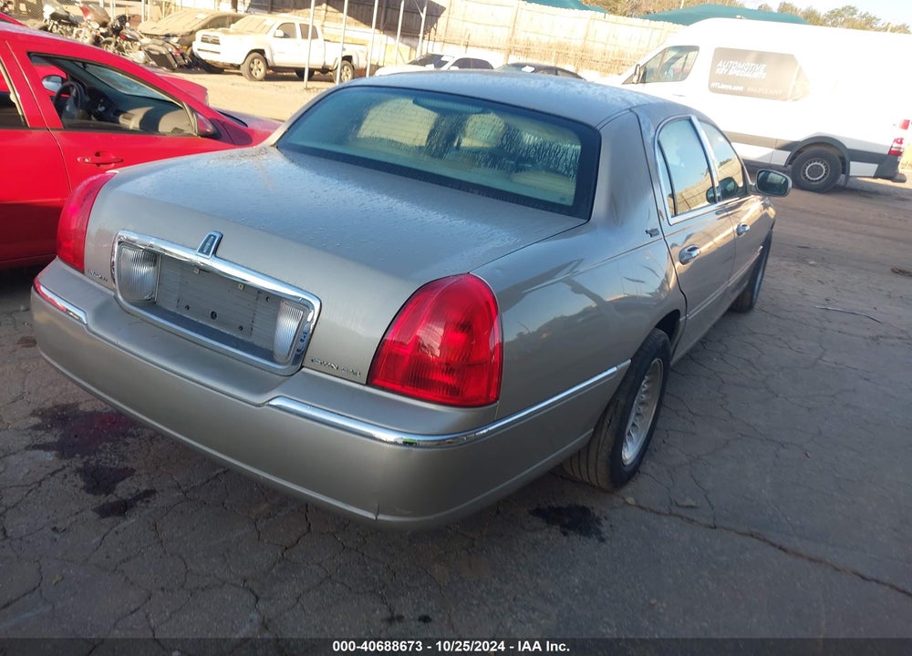 2008 LINCOLN TOWN CAR SIGNATURE LIMITED VIN: 2LNHM82V18X652066