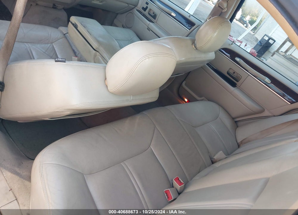 2008 LINCOLN TOWN CAR SIGNATURE LIMITED VIN: 2LNHM82V18X652066