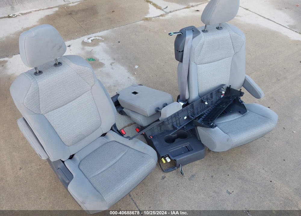 2021 TOYOTA SIENNA LE VIN: 5TDKRKEC9MS043252