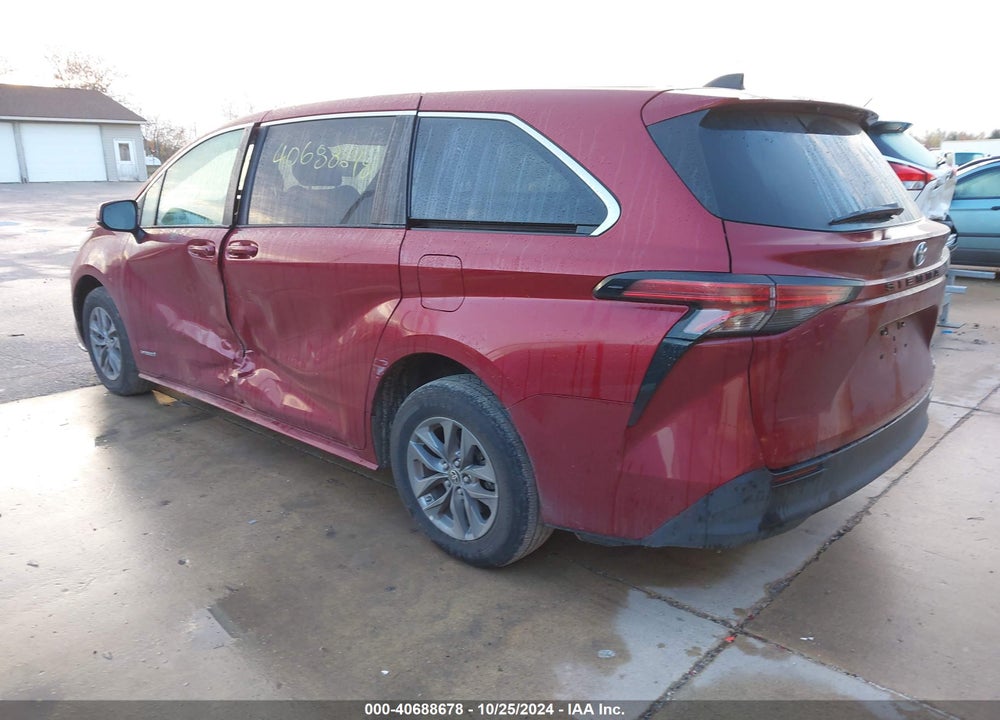 2021 TOYOTA SIENNA LE VIN: 5TDKRKEC9MS043252