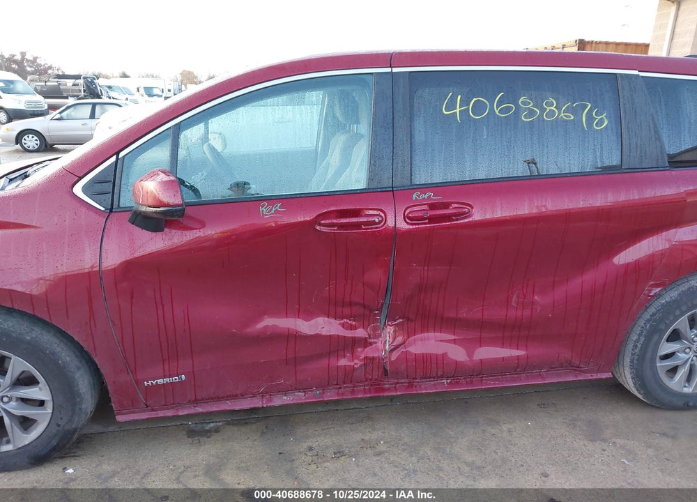 2021 TOYOTA SIENNA LE VIN: 5TDKRKEC9MS043252