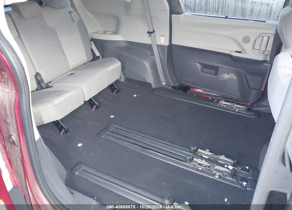 2021 TOYOTA SIENNA LE VIN: 5TDKRKEC9MS043252