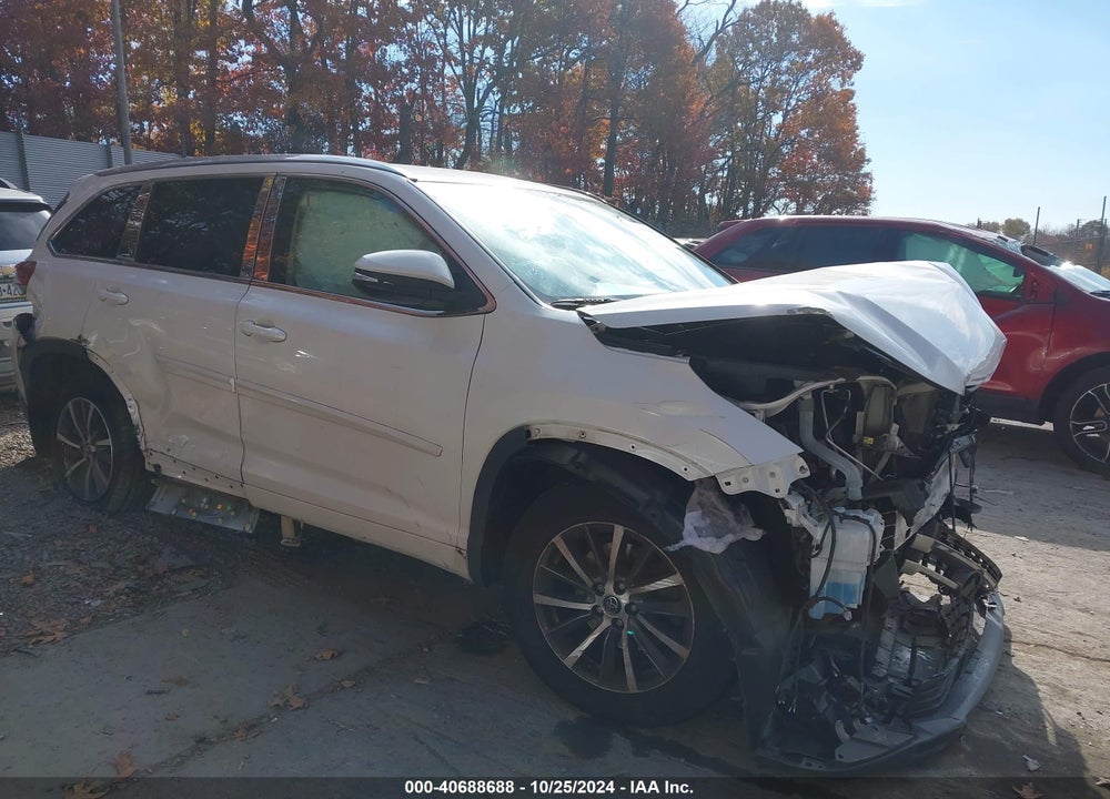 2018 TOYOTA HIGHLANDER XLE VIN: 5TDJZRFHXJS543978