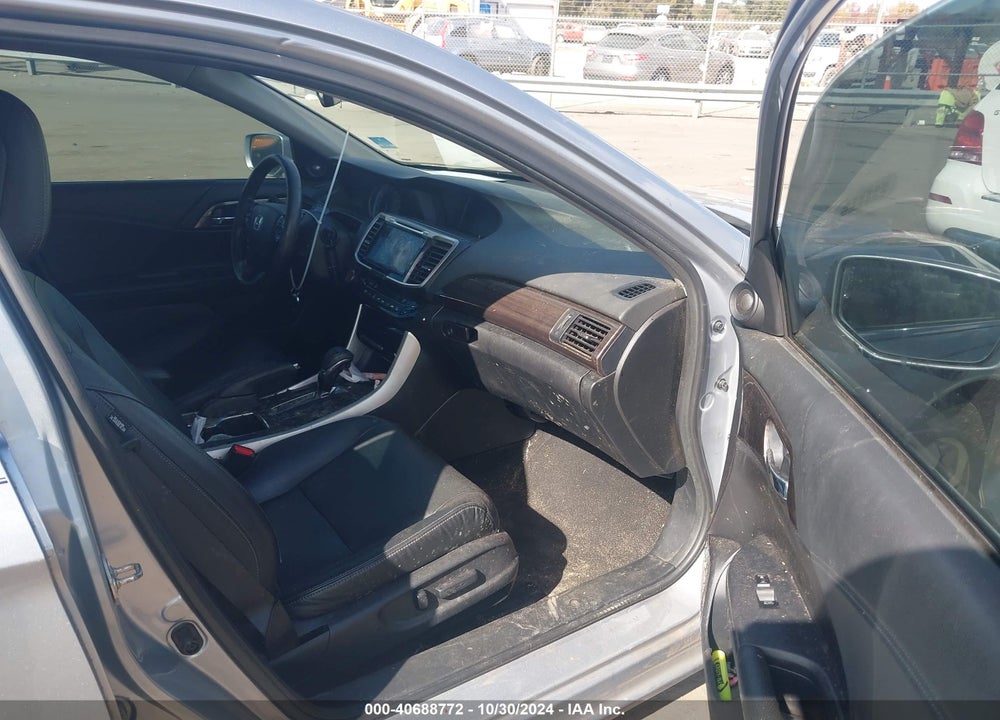 2017 HONDA ACCORD VIN: 1HGCR3F83HA004696