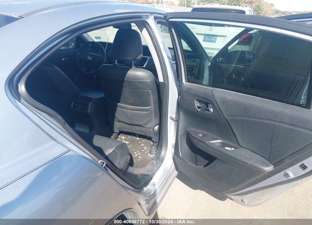 2017 HONDA ACCORD VIN: 1HGCR3F83HA004696
