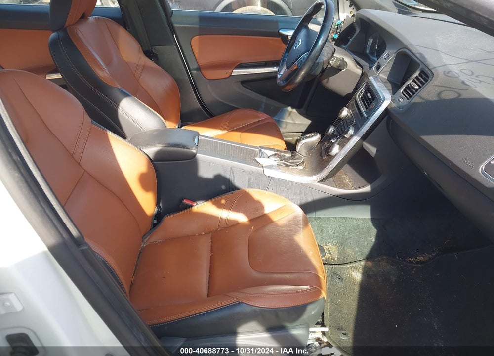2016 VOLVO V60 T5 DRIVE-E PREMIER VIN: YV140MEK0G1296025