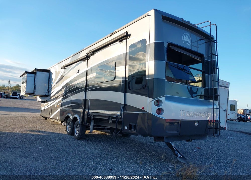 2017 REDWOOD OTHER VIN: 4V0FC3826HR006603
